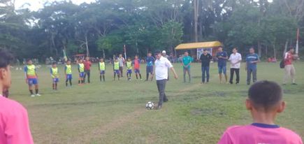 Datuk Penghulu Bagan Sapta Permai Lakukan Tendangan, Pertanda Acara Telah Dibuka